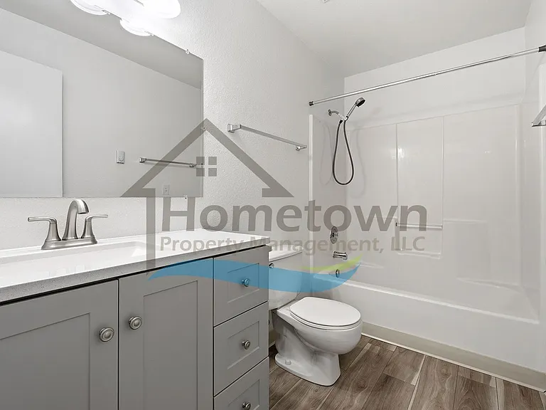 703 N Compton St — Photo 72
