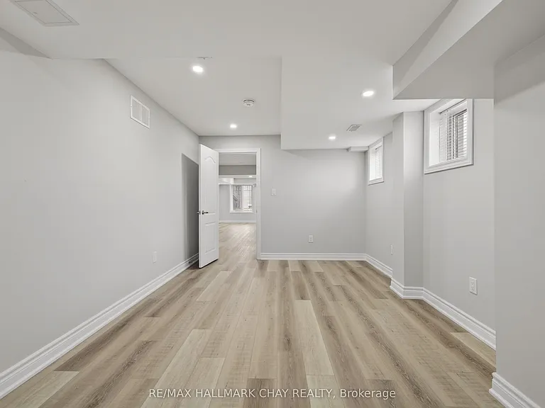 63 Janes Cres #BASEMENT — Photo 27