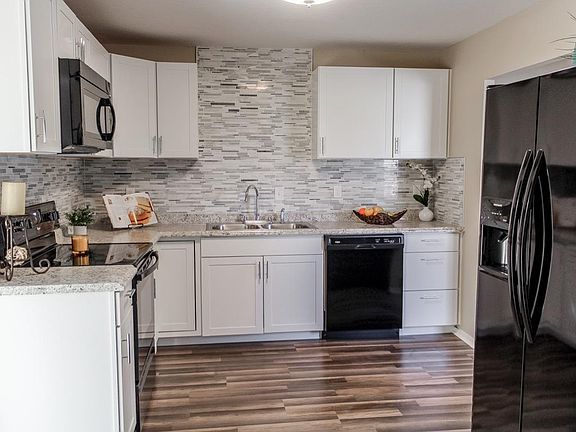5th image of 618 Shoshone Dr