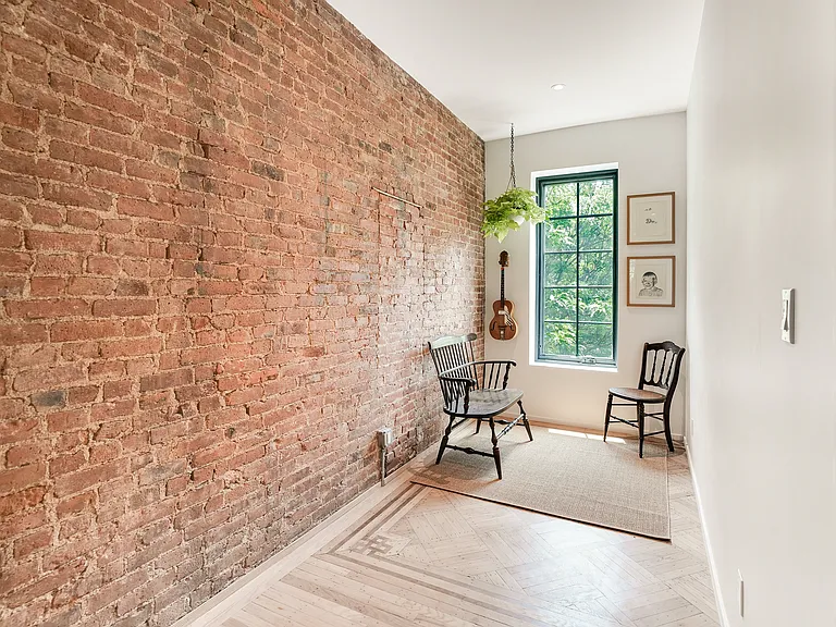 629 Putnam Ave #2 — Photo 9