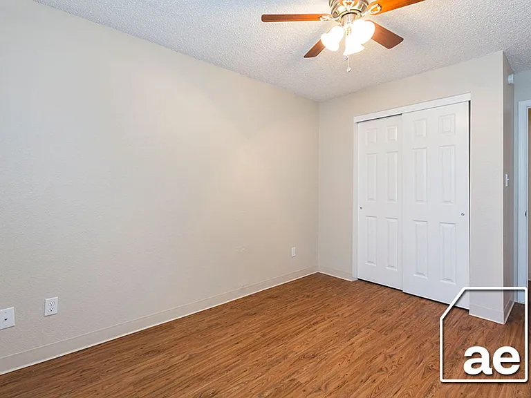 Creek View Apartments — Photo 11