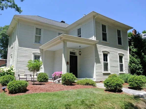 133 S Main St, Granville, OH 43023
