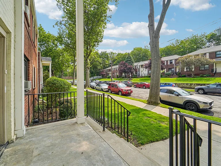 Summit Gardens — Photo 20