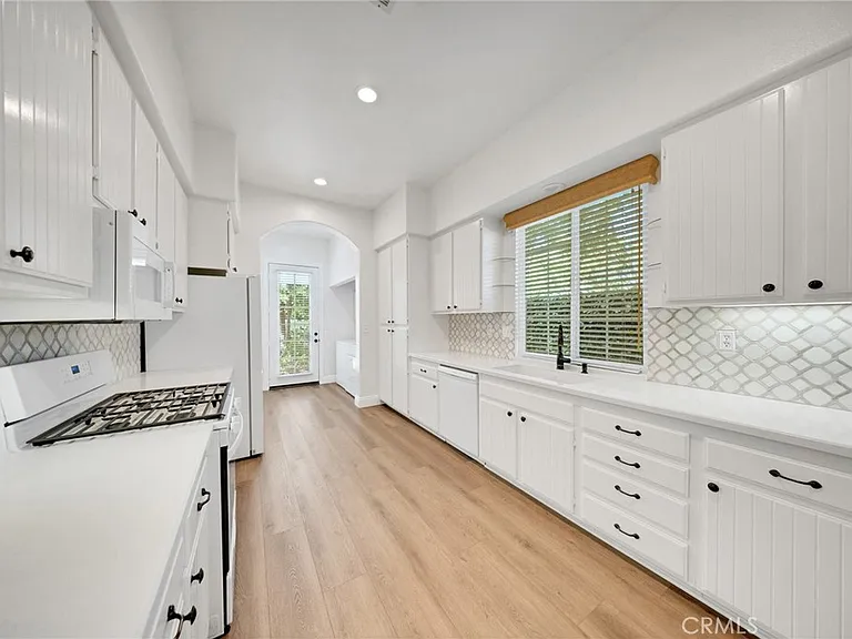 2 Gardengate Ln — Photo 21