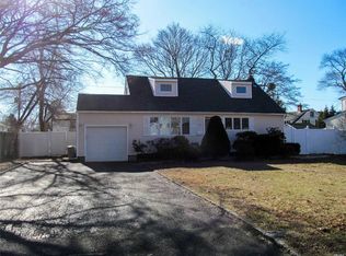 36 Briaroot Dr, Smithtown, NY 11787