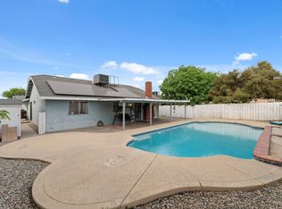 1045 Clover Ln, Hanford, CA