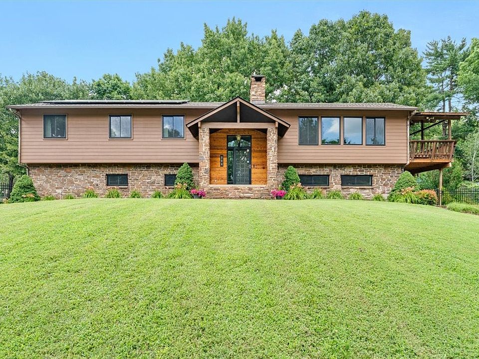 1st image of 204 Shoreline Dr