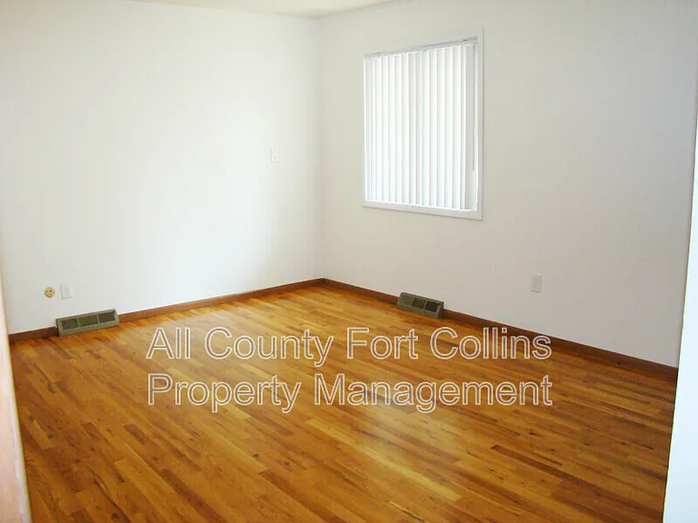 1208 Baker St — Photo 9