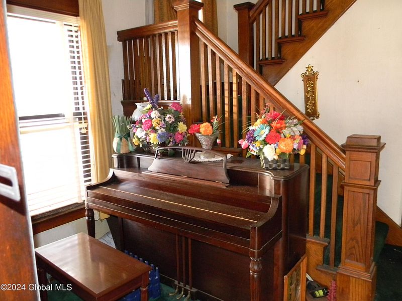 5th image of 442 Plymouth Avenue