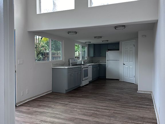 2nd image of 913 Hornblend St