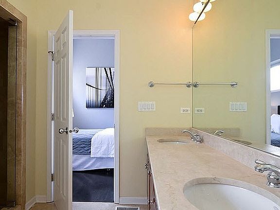 4th image of 3746 N Clifton Ave #3