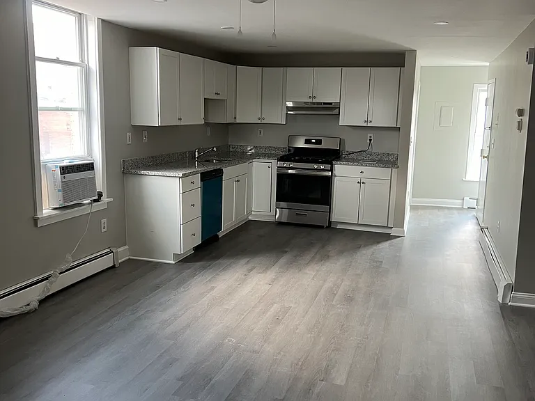 113 W 22nd St #3 — Photo 8