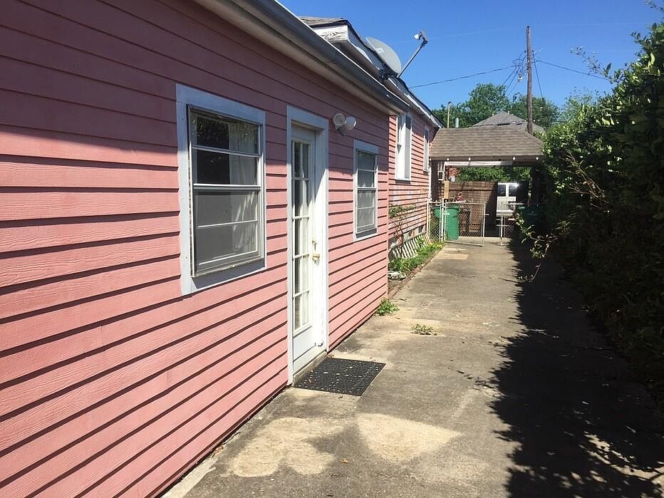 A paved walkway from the driveway/carport leads to this unit's main entrance. Note the convenient and plentiful off-street parking!