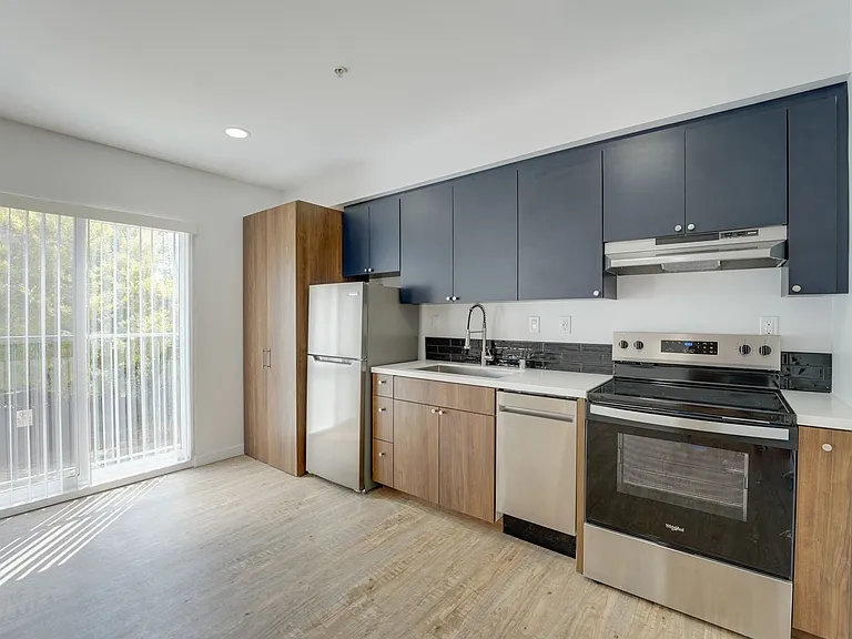Duplet at Hillcrest | Modern Studio, 1 & 3 Bedroom Apartments — Photo 15