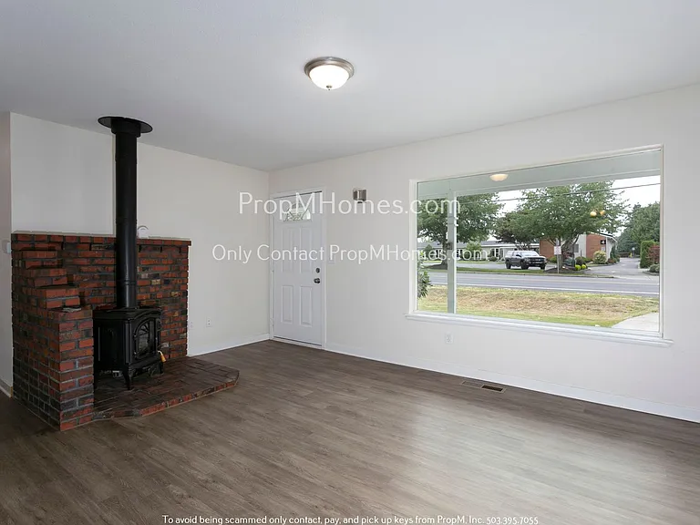 13400 SW Walker Rd — Photo 2