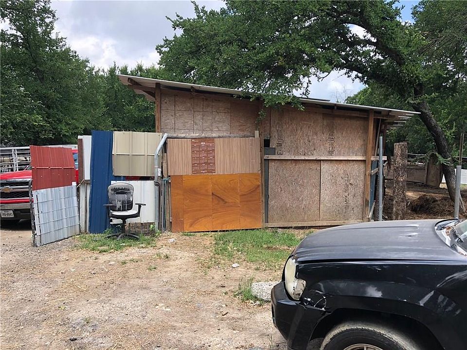 2nd image of 3611 Crane St