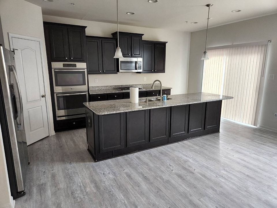 1st image of 220 Ironwood Manor Dr