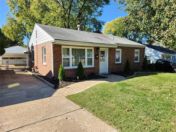 11014 Saint Ambrose Ln, Saint Ann, MO 63074