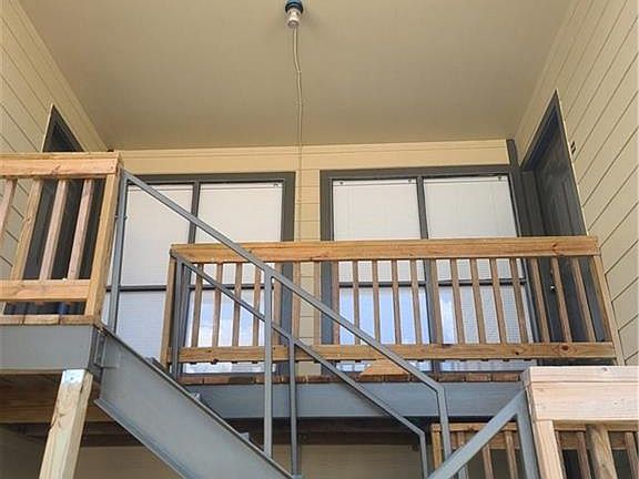 3rd image of 1020 W Mcneese Street