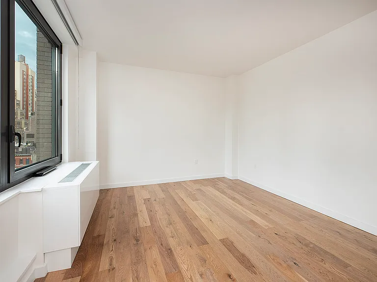 411 W 35th St #10F — Photo 4