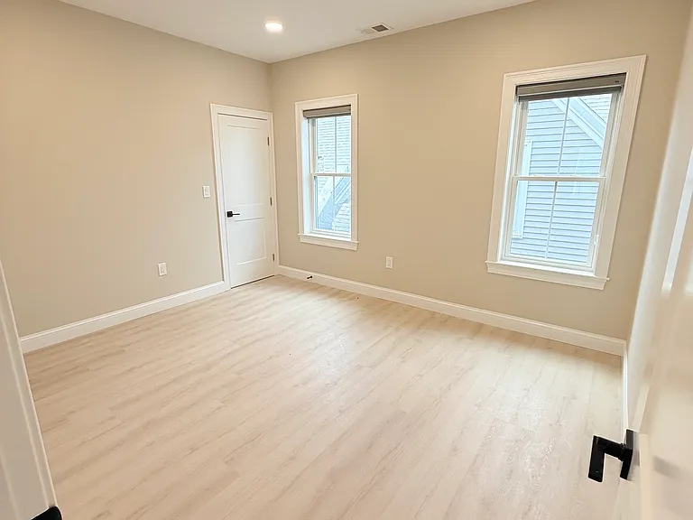 231 Highland Ave #4 — Photo 7