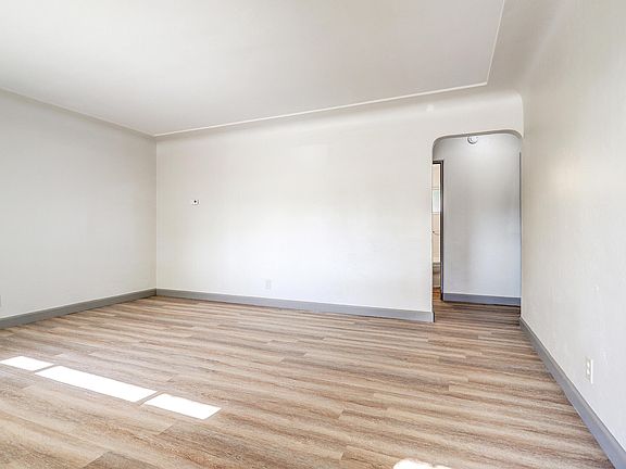 4th image of 836 Alvarado Dr SE
