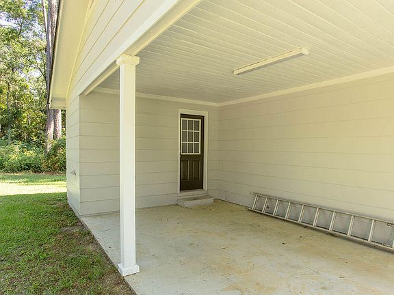 5th image of 245 Melanie Ln SW