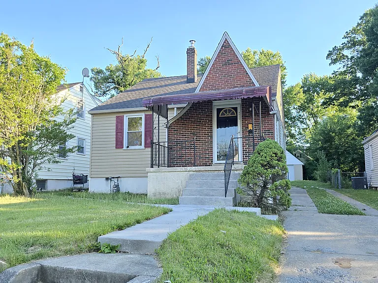 2515 Creighton Ave — Photo 1