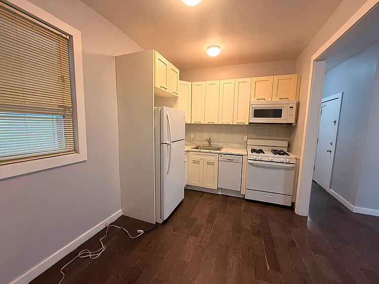 29 Bartholdi Ave #A1 — Photo 7