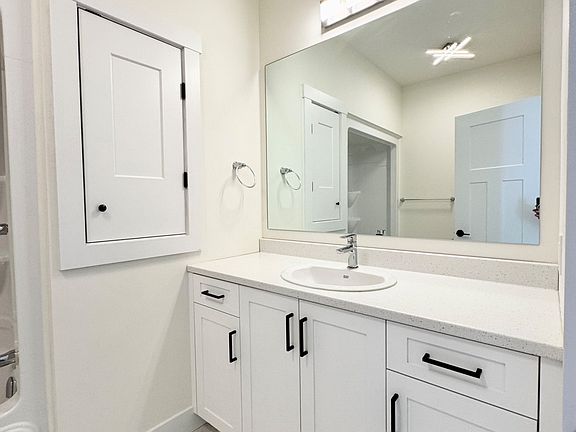 5th image of 4829 Bruce Rd #3
