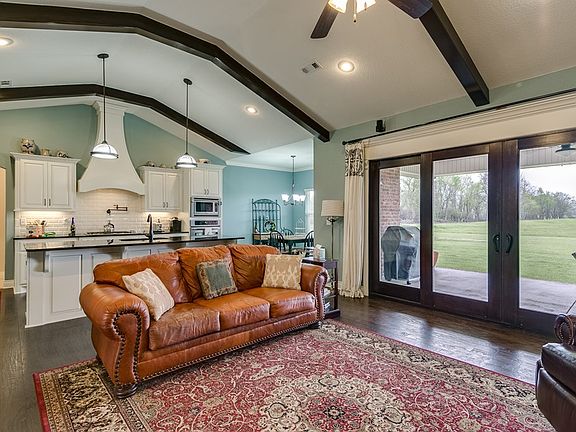 5th image of 305 Claybrook Dr