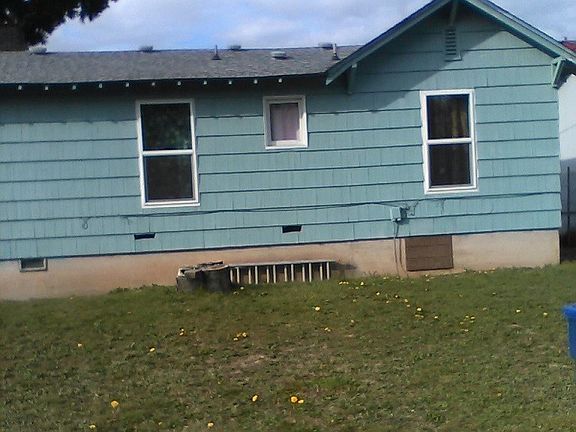 Small home on a 5000 square foot lot. Room for whatver you like, or need.