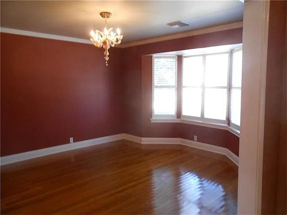 5th image of 30 Chateau Du Jardin Dr