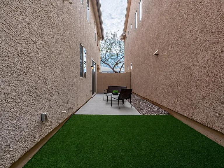 9122 W Coolbrook Ave — Photo 39