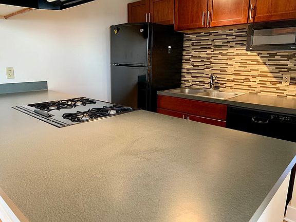 4th image of 600 E 8th St APT 5J