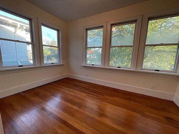 5th image of 23 W Walnut St #B