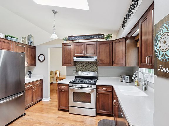 5th image of 358 Denberry Dr