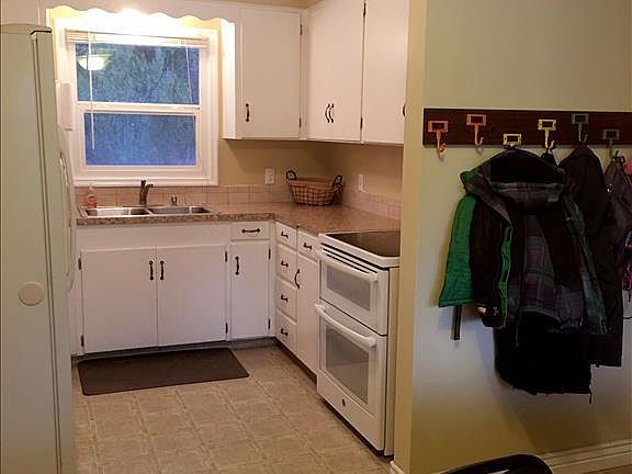 4th image of 954 Syringa Dr