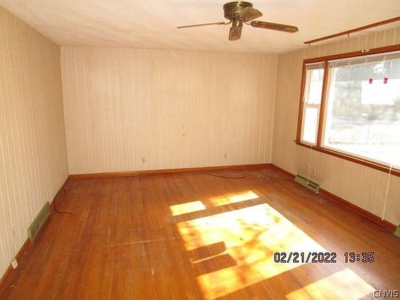 3rd image of 111 Manor Dr