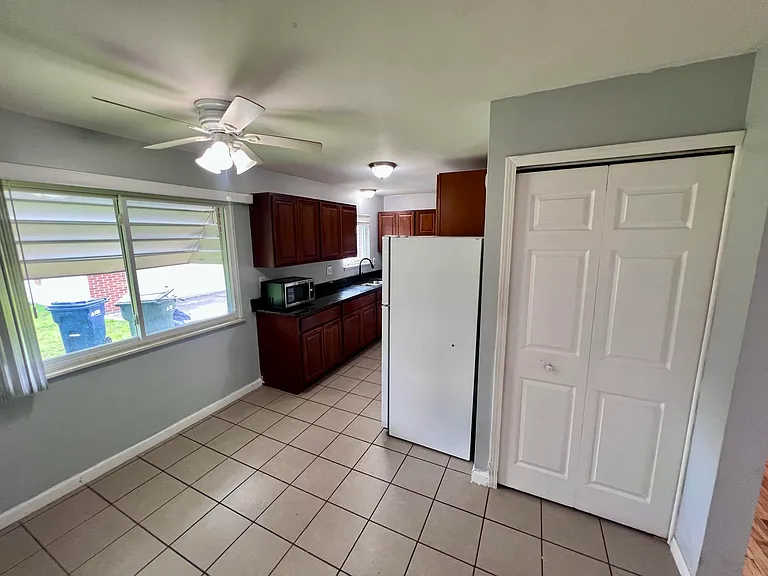 2252 Winston Dr — Photo 5