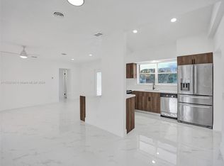 1221 SE 10th St, Deerfield Beach, FL 33441