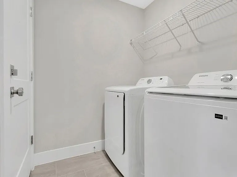 889 Dunbar St — Photo 16