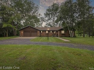 3920 Childs Lake Rd, Milford, MI 48381