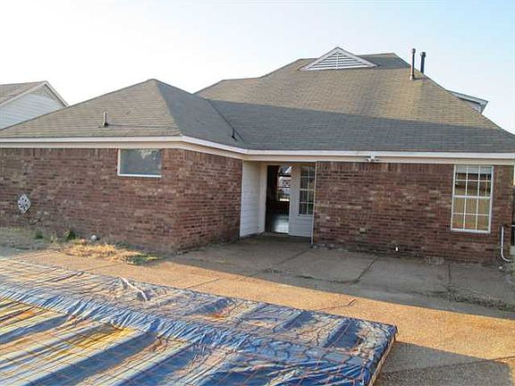 2nd image of 215 Mossy Springs Dr