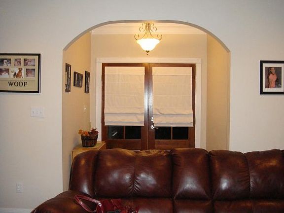 3rd image of 5837 Bluebonnett Dr