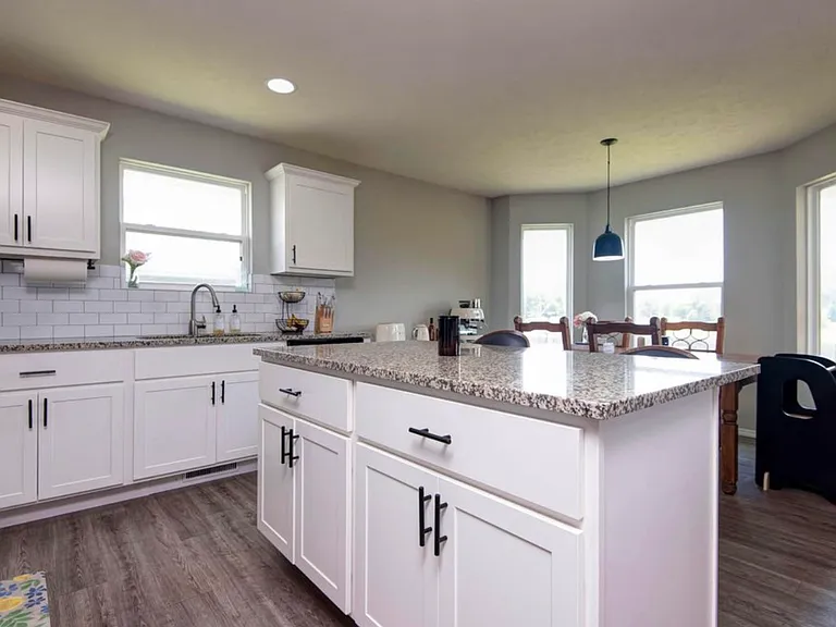 458 Ethan Ave — Photo 6