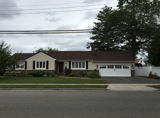2300 Oakdale Ave, Seaford, NY 11783