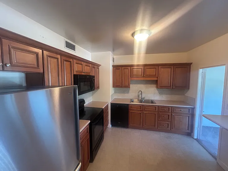 333 W Meyer Blvd — Photo 8