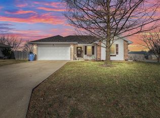 113 Canon Ave, Clever, MO 65631