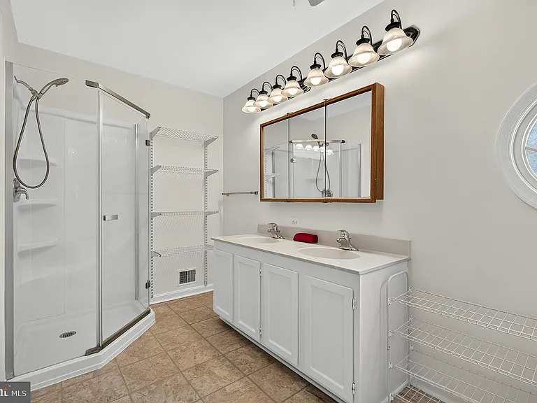 14560 Creek Branch Ct — Photo 32
